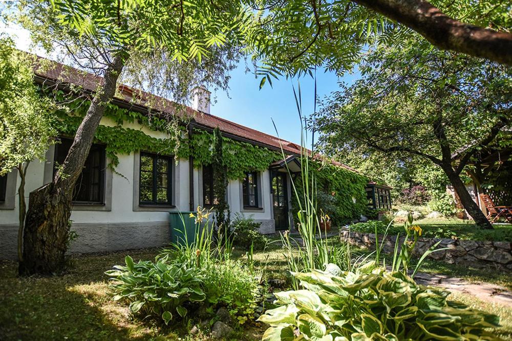 Apartamento Dum V Zahrade Písek Exterior foto